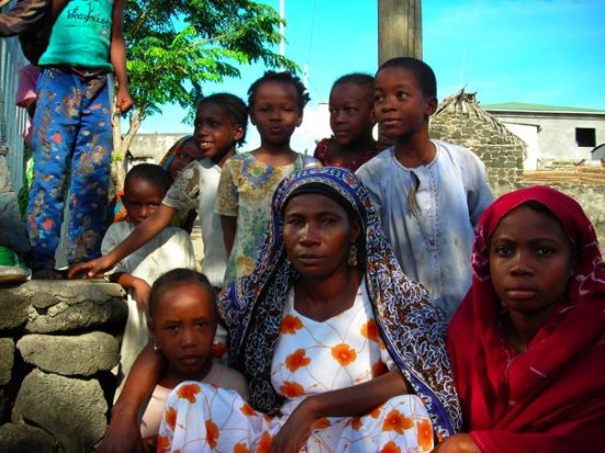 Women &amp; children in Ndroude